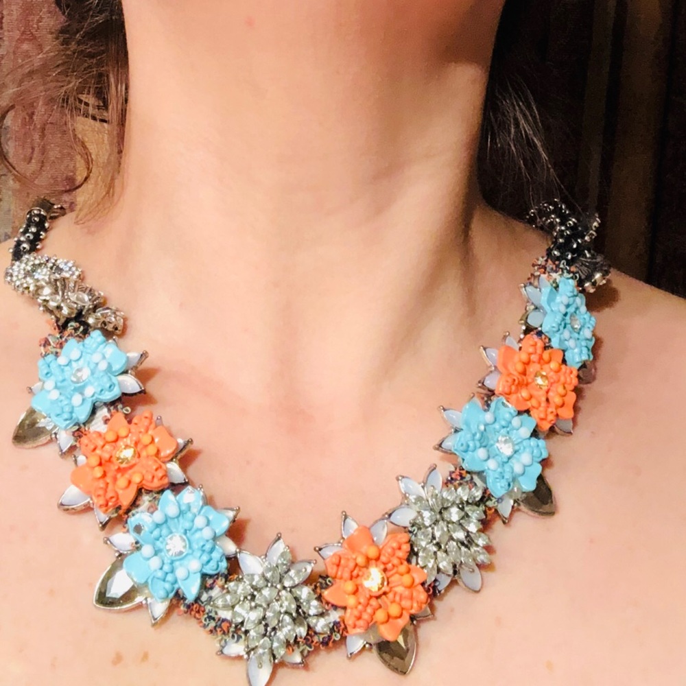 ZARA Flower Stone Necklece